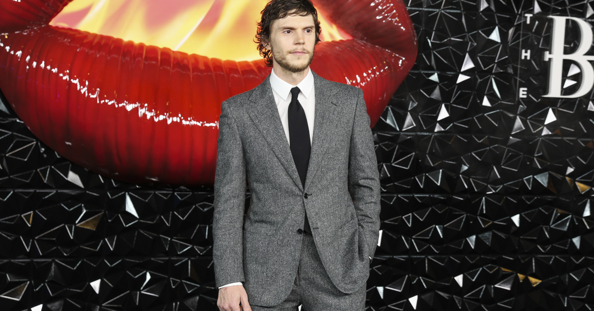 Evan Peters a Disney új sorozatában olyat csinált, amit még soha: a Feminának mesélt róla