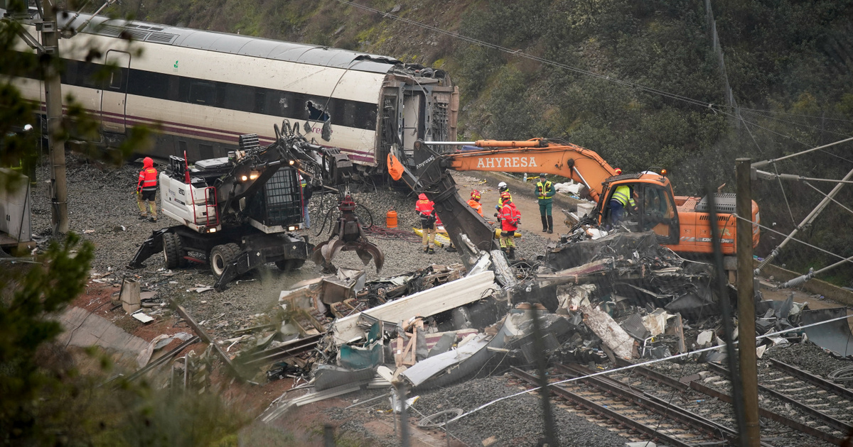 Súlyos hibák vezettek a spanyol vasúti katasztrófákhoz, léptek a mozdonyvezetők