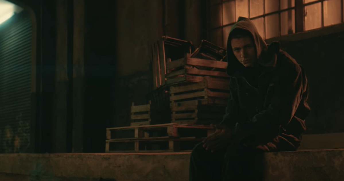 „Fesse véresre a fürdőszobát” – Ez a dal végre kimondja, amitől minden mai fiatal retteg