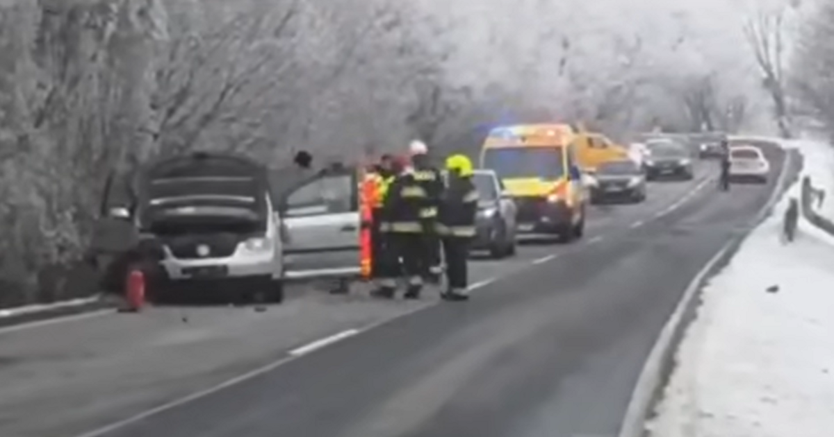 Egy iskolai verekedés után az anyjától lopott autóval menekült a rendőrök elől egy tinédzser Zircen