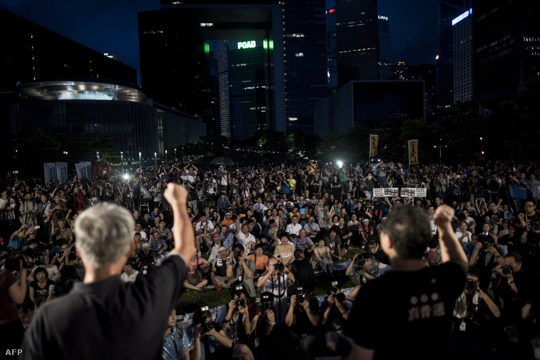 Ezrek tüntettek Hongkongban
