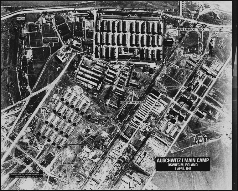 A CIA 1944-es légifotói