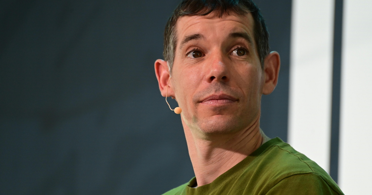 Alex Honnold biztosítókötél nélkül, 92 perc alatt mászta meg a Taipei 101-et