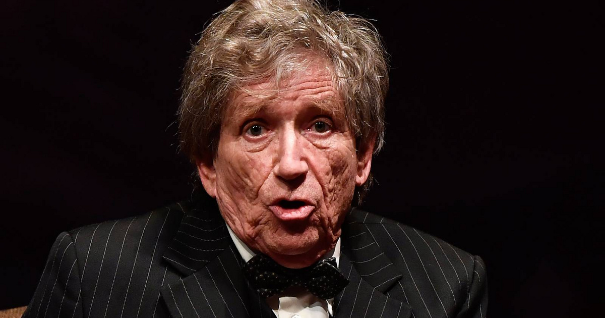 Kern András élő adásban gyújtott rá egy cigire: döbbenetes, mit reagált, mikor rászóltak