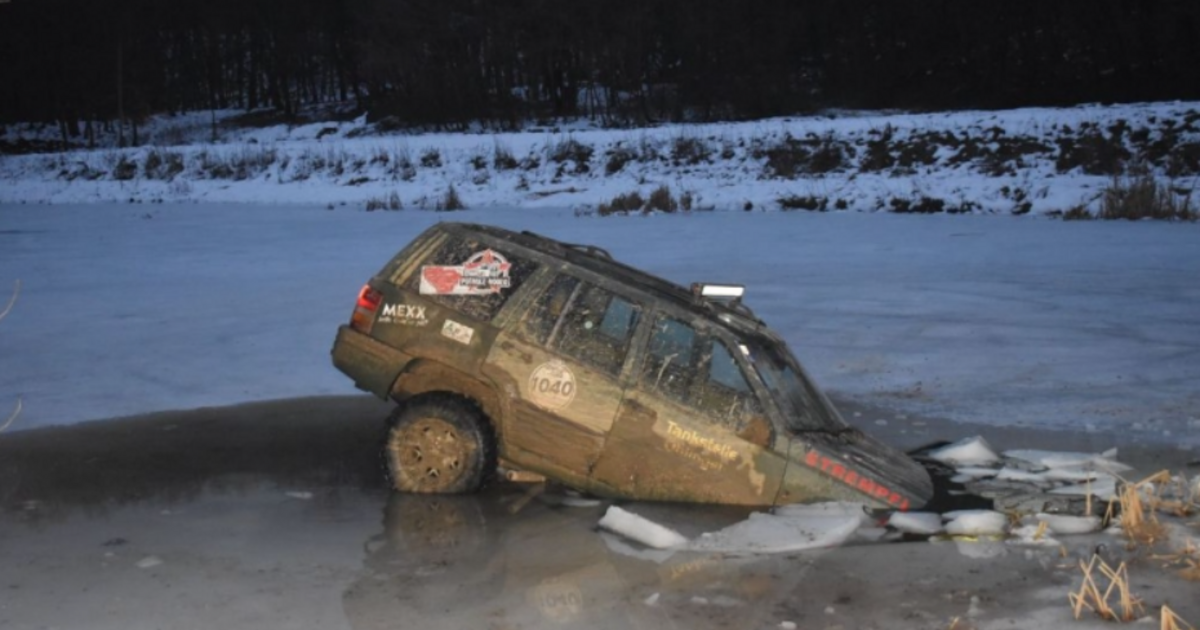 „Csúszkálni” akart a befagyott tavon a bonyhádi férfi, de beszakadt a jég a terepjárója alatt