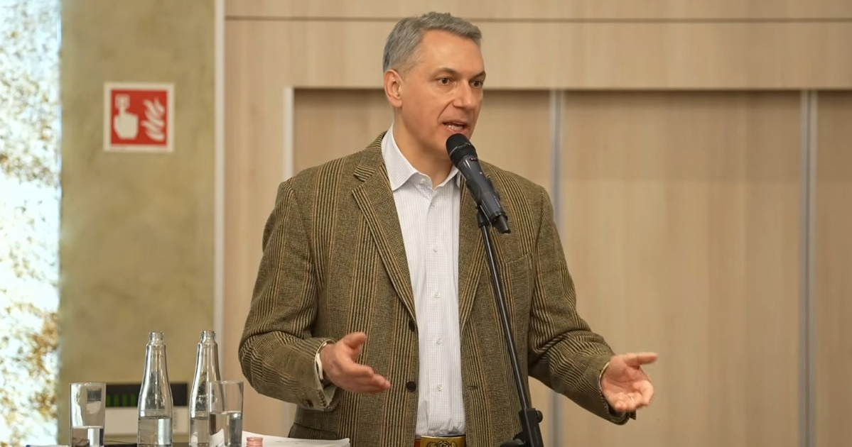 Lázár János: Hallom, mondják, el kell venni Mészáros Lőrinc és Tiborcz István vagyonát. És másnap mi lesz?