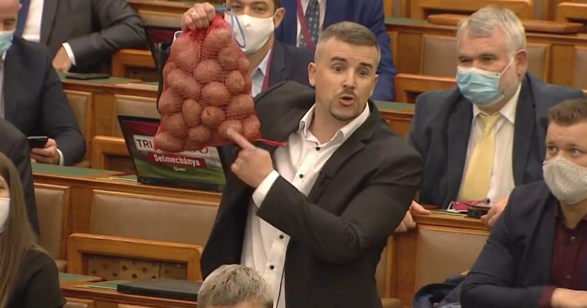 Az árpádsávtól Dobrev Klára öleléséig, avagy ki is az a Jakab Péter