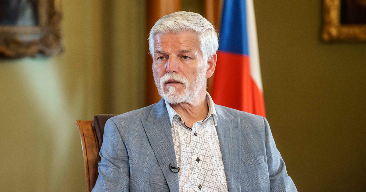 Botrány a cseh kormányban: az elnök szerint éjjel SMS-ben zsarolta meg a külügyminiszter