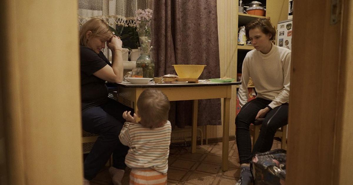 Te mit áldoznál fel, hogy boldog életet biztosíts a kishúgodnak? Kemény gyomrost ad az Összeolvadva című dokumentumfilm