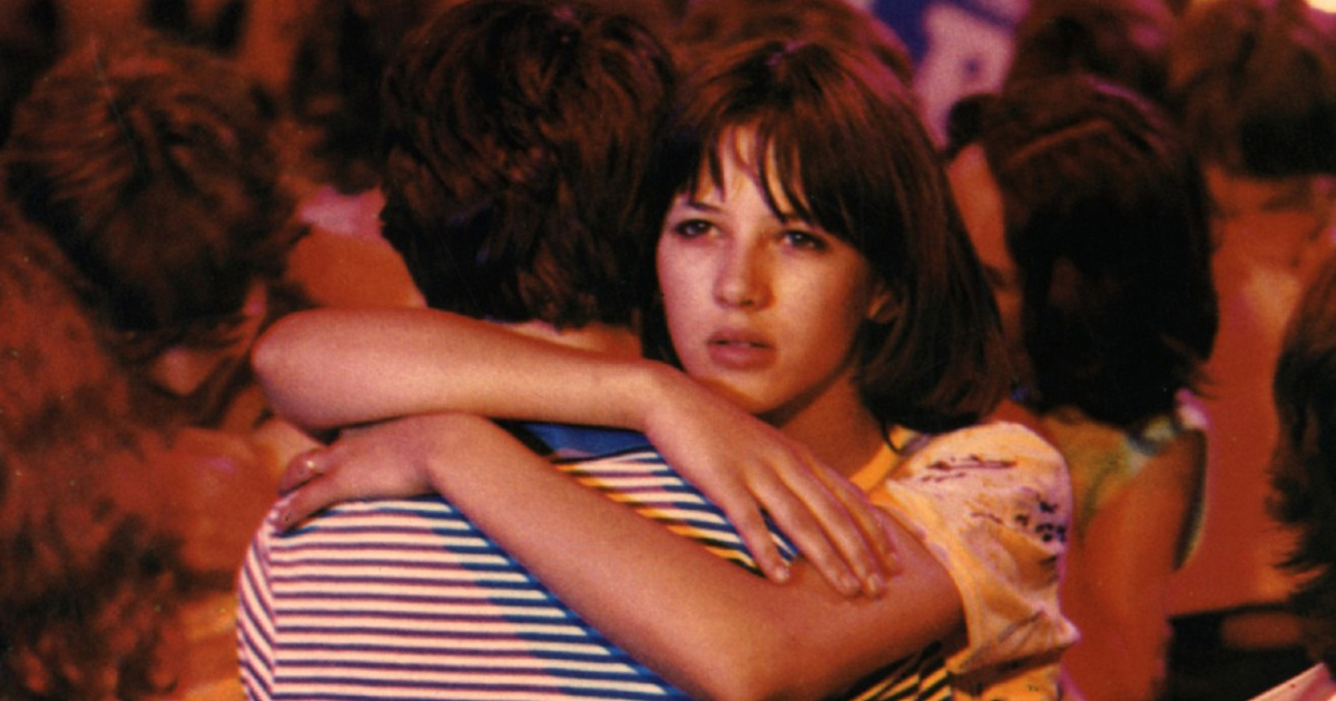 Gyönyörű nő lett Sophie Marceau lányából: a Házibuli szépsége a 23 éves Juliette-tel ment a párizsi divathétre