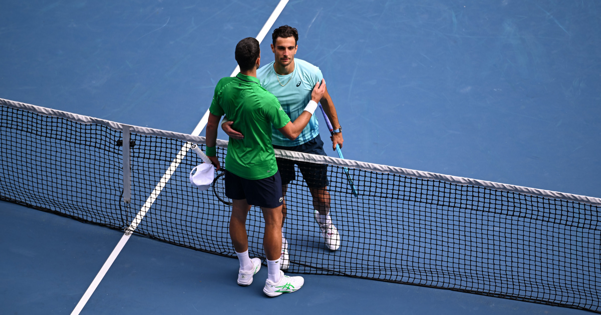 Drámai fordulat: a győzelem kapujában sérült meg Novak Djokovics negyeddöntős ellenfele az Australian Openen