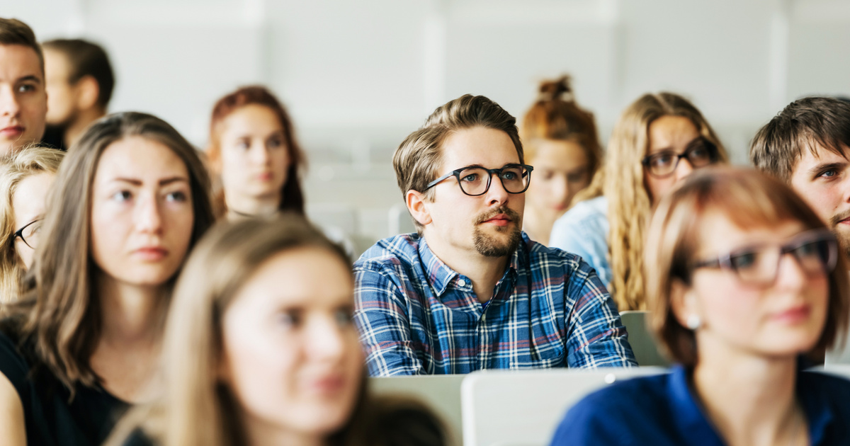 Ez a 10 legnépszerűbb mesterszak 2026-ban a magyar egyetemeken – A keresztféléves felvételi adatait mutatjuk