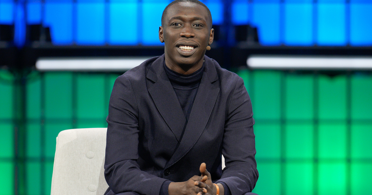 Khaby Lame sikertörténete folytatódik, a TikTok-sztár csaknem egymilliárd dollárért adta el a cégét