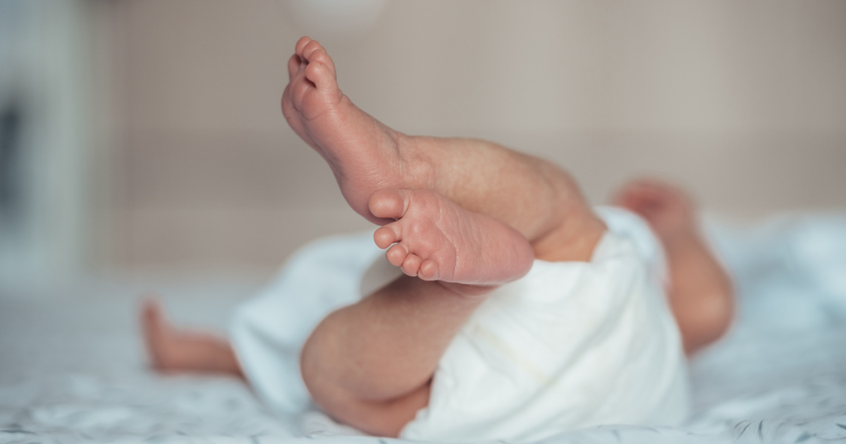 A gyámügy visszavett egy brit pár által örökbefogadott roma kisbabát a származásuk miatt