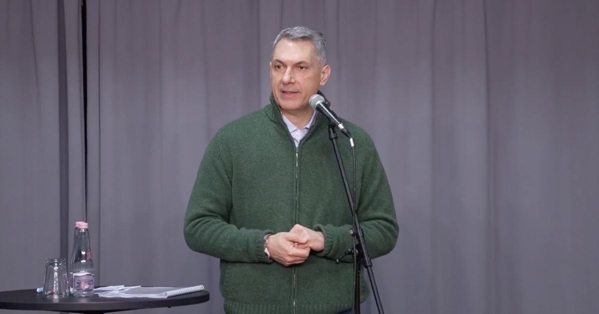 „Lázár, takarodj!” – nekiestek Lázár Jánosnak Gyöngyösön a cigányságról szóló szavai miatt