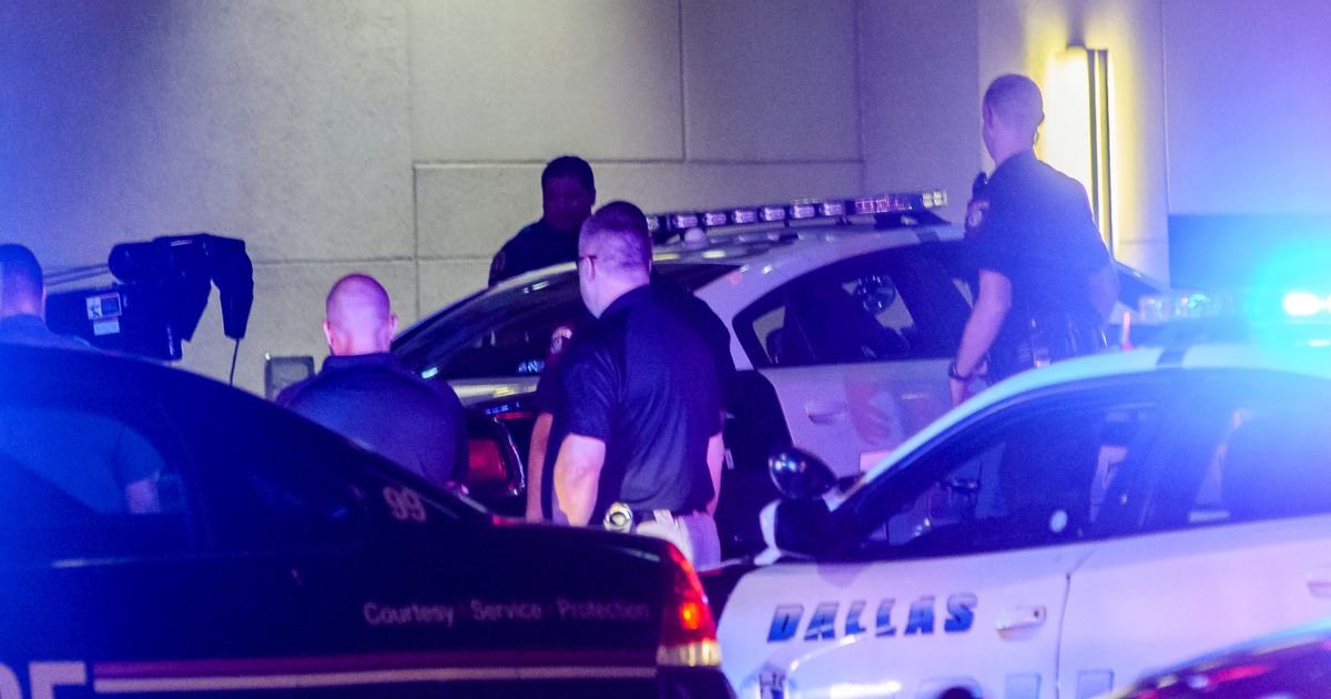 Vírusként terjed egy videó, ahogy félautomata fegyverrel lövöldöznek egy dallasi hídon illegális bevándorlók