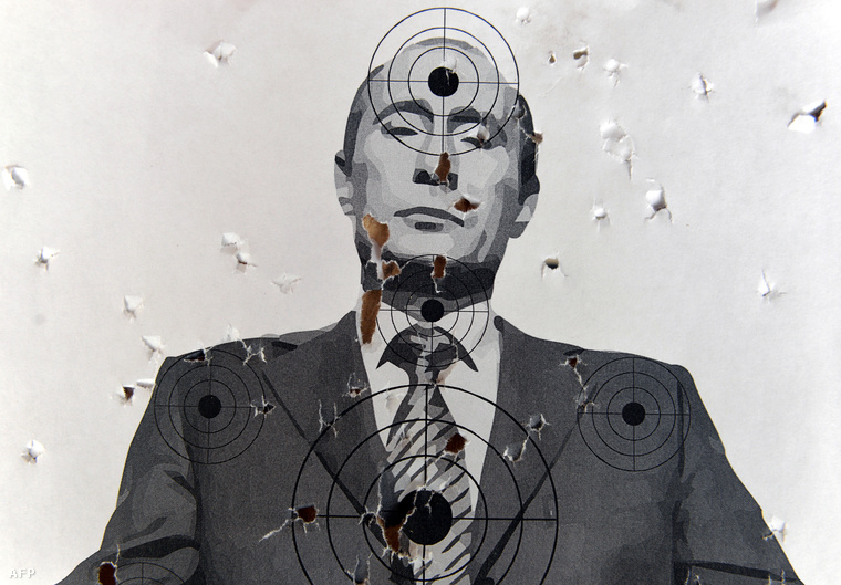 Vlagyimir Putyin arcképét céltáblának használják egy lvivi lőtéren