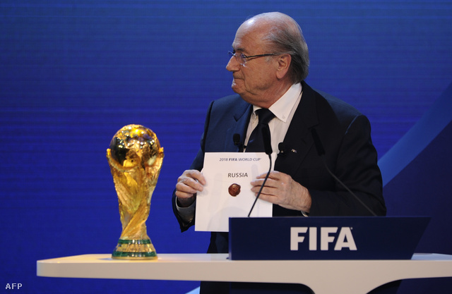 Sepp Blatter, a Nemzetközi Labdarúgó-szövetség, a FIFA elnöke 2010. december 2-án Zürichben bejelenti, hogy a 2018-as labdarúgó-világbajnokság rendezési jogát Oroszország nyerte el.