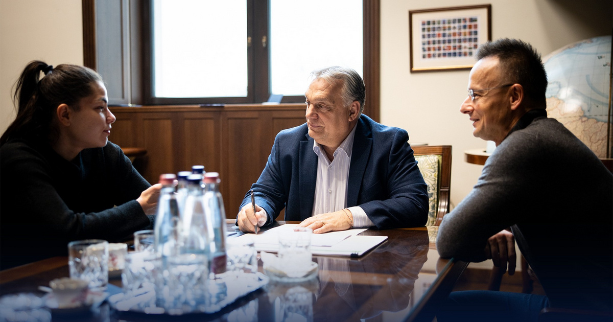Gáspár Evelinnel és Szijjártó Péterrel jelentett be országjárást Orbán Viktor