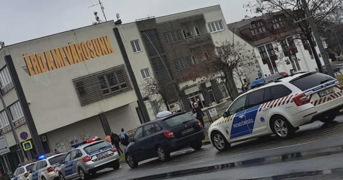 Bombariadó van Érden, rendőrök lepték el a polgármesteri hivatalt