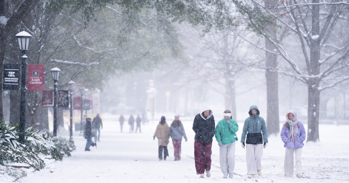 Bombaciklon csapott le az Egyesült Államokra, történelmi havazás bénította meg az ország egyes részeit