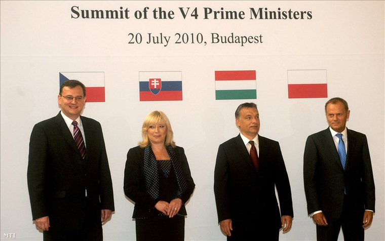 Petr Necas cseh, Iveta Radicová szlovák, Orbán Viktor magyar és Donald Tusk lengyel miniszterelnök még 2010-ben