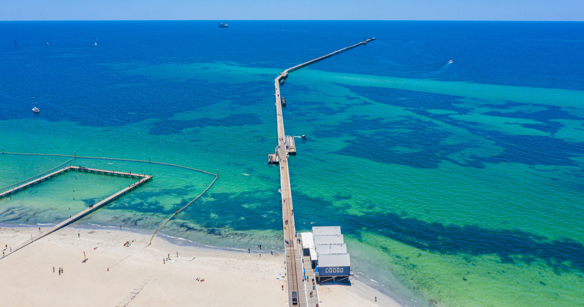 Egy 13 éves fiú négy órát úszott az óceánban, hogy megmentse a családját