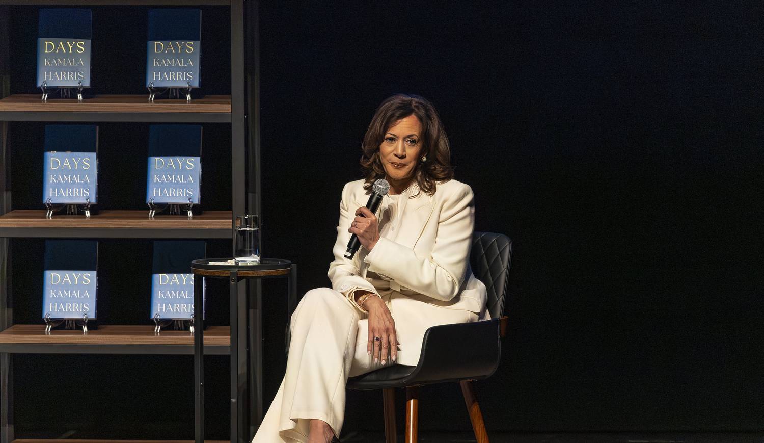 Hosszú hallgatás után titokzatos bejelentést tett Kamala Harris