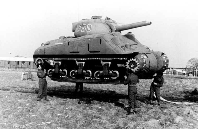 Egy megtévesztéshez használt felfújható tank a második világháborúban