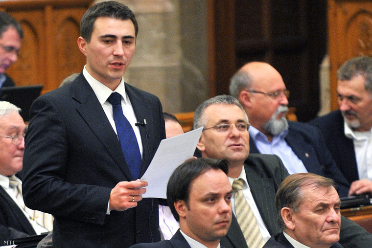 2011. december 19. Borbély Lénárd a Fidesz képviselője felszólal az Országgyűlés plenáris ülésén.