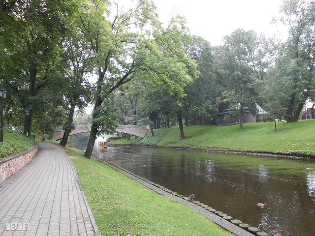 Park a Riga-csatorna mentén.