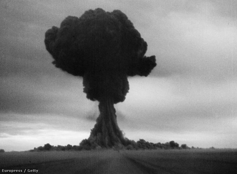 Az első szovjet plutóniumbomba, az RDS-1 gombafelhője Kazahsztán felett