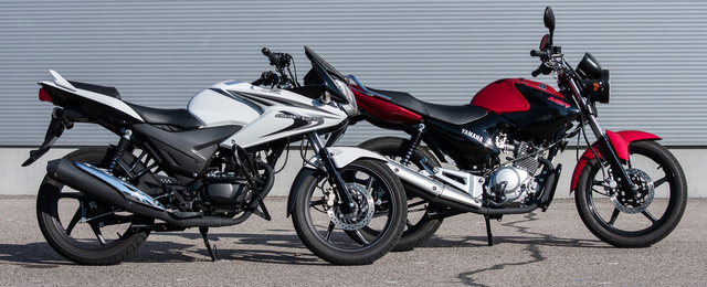A ma piacon kapható két legjobb 125-ös, klasszikus motorkerékpár. Az a kérdés, hogy a Yamaha mitől drágább 180 ezer forinttal