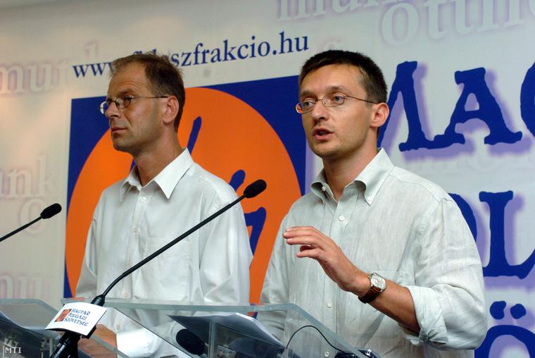 Navracsics és Rogán 2004-ben