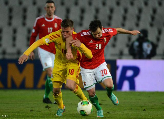 Mihai Pintilii (k) és Hajnal Tamás (j) a Magyarország-Románia labdarúgó világbajnoki selejtező mérkőzésen a zárt Puskás Ferenc Stadionban 2013. március 22-én. Fotó: Kovács Tamás / MTI Fotó: Kovács Tamás / MTI