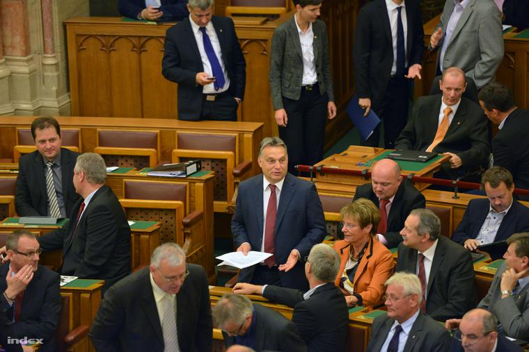 Orbán Viktor a parlamentben szeptember 24-én.