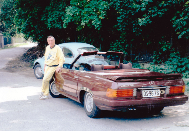 A nyolcvanas évek közepén a Mercedes W107-es mellett