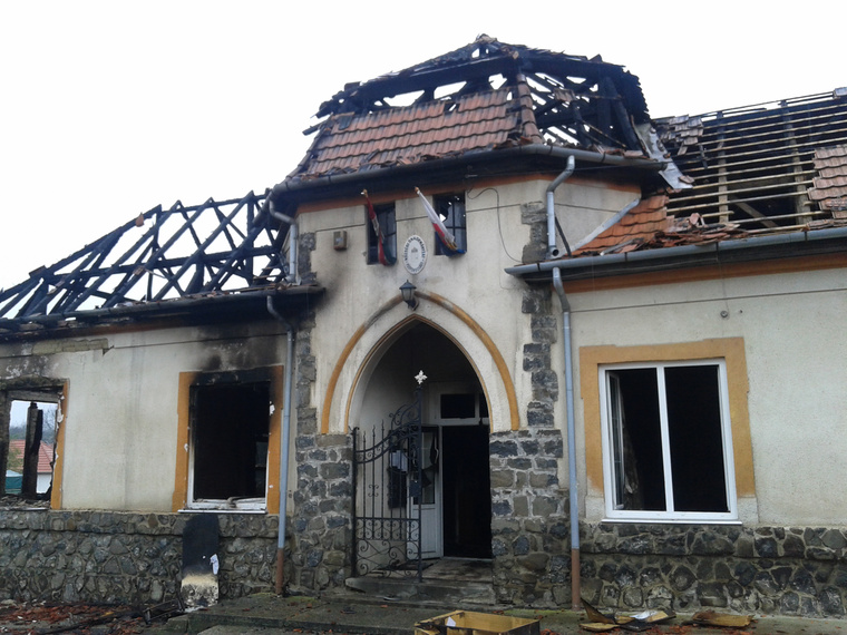 A püspökszilágyi polgármesteri hivatal tetőszerkezetének nyolcvan százaléka leégett