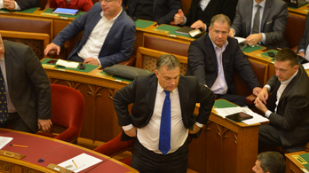 Orbán váratlanul felszólalt a parlamentben