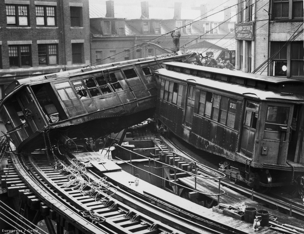 Az első metróbaleset 1918-ból: két szerelvény összeütközött, ketten meghaltak, 18-an megsérültek. Azóta összesen 54 baleset történt a New York-i metróban, az utolsó idén májusban, amikor kisiklott egy 1000 utassal haladó szerelvény az F vonalon. halálos áldozat nem volt, 19-en sérültek meg. 
