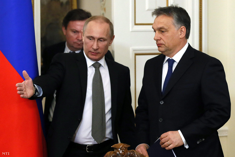 Vlagyimir Putyin orosz államfő fogadja a hivatalos moszkvai munkalátogatáson tartózkodó Orbán Viktor magyar miniszterelnököt a Moszkva környéki novo-ogarjovói rezidenciáján 2014. január 14-én.