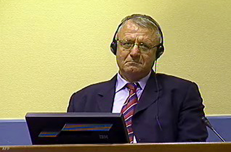 Vojislav Šešelj a hágai bírósásgon 2009-ben