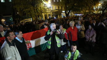 A korrupció ellen tüntettek Budapest belvárosában