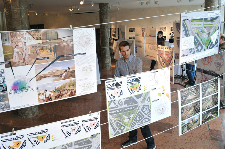 Variációk a Széll Kálmán térre az építészeti tervpályázatokból összeállított kiállításon a Design Terminálban, 2013-ban