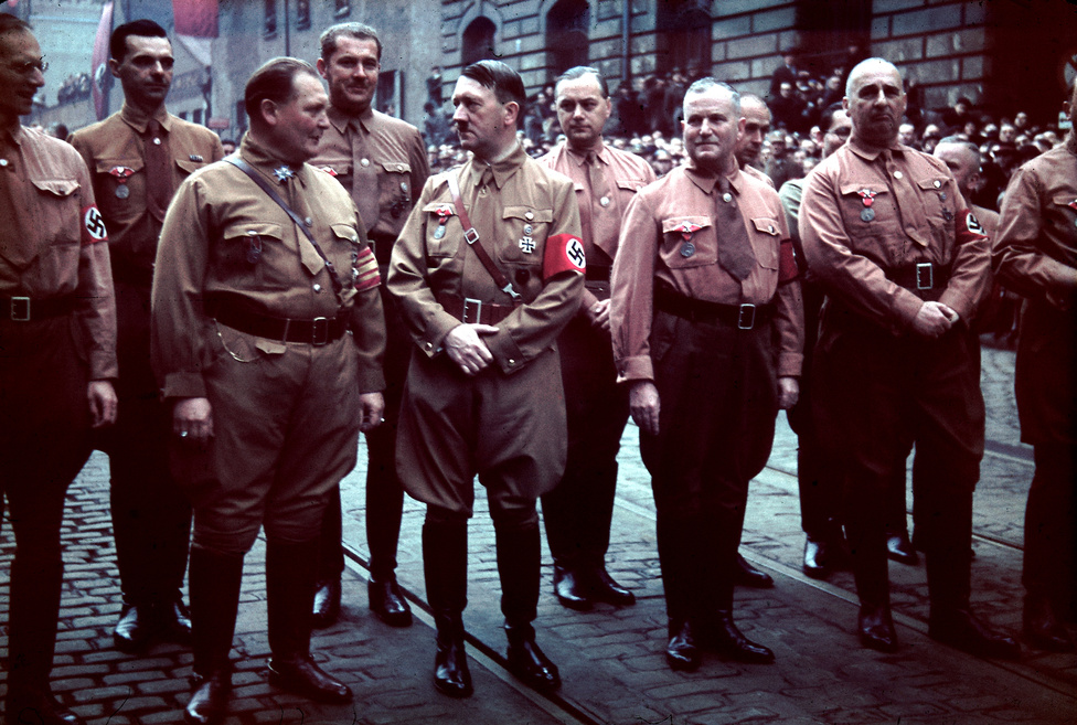 Weber Goering, Hitler és két német professzor egy 1938-as megemlékezésen 