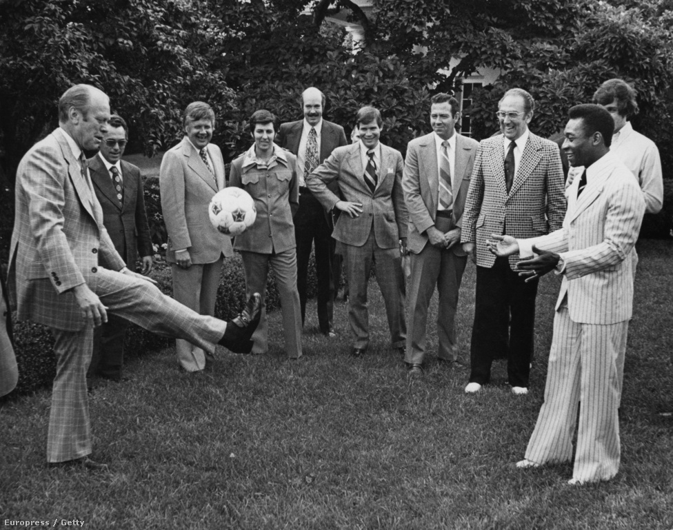 Már az Egyesült Államokban futballozott, amikor 1975 tavaszán találkozott Gerald Ford amerikai elnökkel, a Fehér Ház kertjében dekázgattak együtt. 