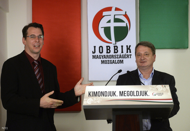 Mirkóczki Ádám a Jobbik szóvivője és Kovács Béla a párt európai parlamenti képviselője sajtótájékoztatót tart Budapesten a Képviselői Irodaházban 2014. június 2-án.