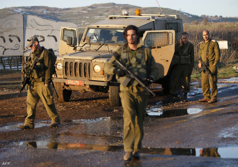 Izraeli katonák a Golán-fennsík izraeli oldalán a támadás után, január 18-án