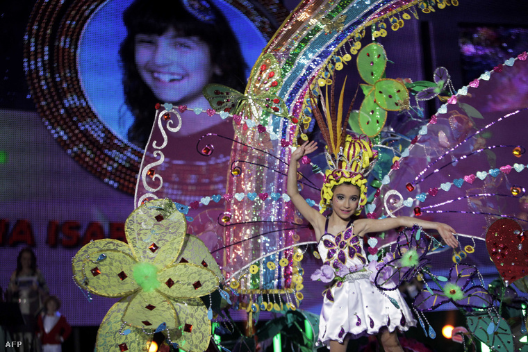 Tenerifén is megtartották már a karnevált, ahol nem csak felnőtt nők, de kislányok is bemutatták tánctudásukat.