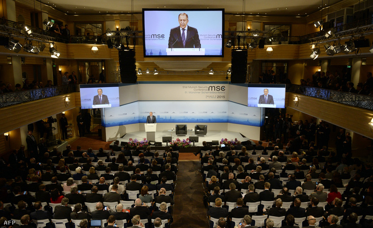 Szergej Lavrov orosz külügyminiszter beszél Münchenben, 2015. február 7-én.